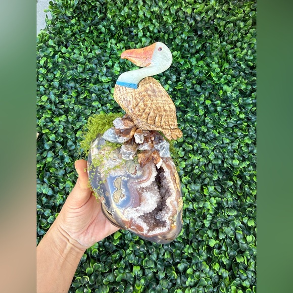 Pelican Spirit Sculpture | Generosity, Grounded Joy & New Beginnings - Picture 6 of 7